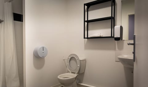 Classic Studio, Multiple Beds | Blackout drapes, soundproofing, free WiFi, bed sheets