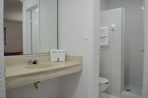 Double Room | Bathroom | Free toiletries, hair dryer, towels