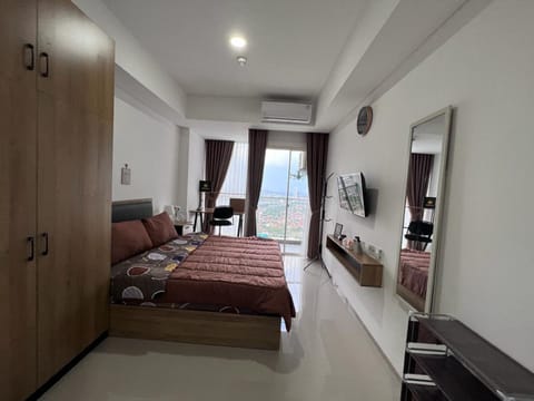 Deluxe Double Room | Desk, laptop workspace, bed sheets