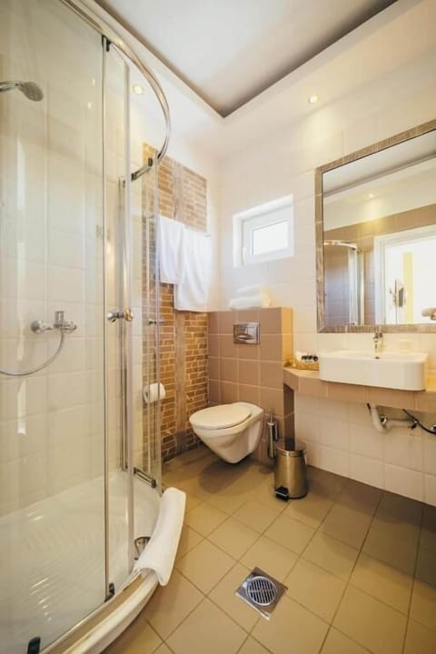 Standard Double Room | Bathroom | Shower, free toiletries, hair dryer, slippers