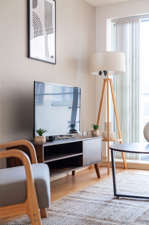 Apartment | Living area | 37-inch TV with cable channels, Netflix, streaming services