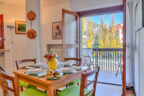 Family Apartment, Multiple Bedrooms (Snow White) | Dining
