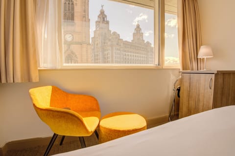 Classic Twin Room | Desk, iron/ironing board, free cribs/infant beds, rollaway beds