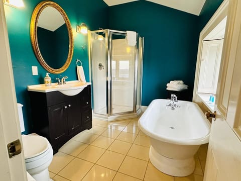 Deluxe Room | Iron/ironing board, free WiFi, bed sheets