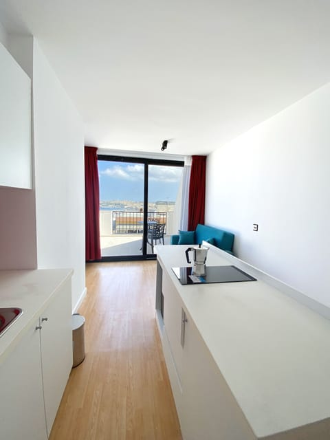 Executive Penthouse, Vision Accessible, Sea View | Private kitchen | Mini-fridge, microwave