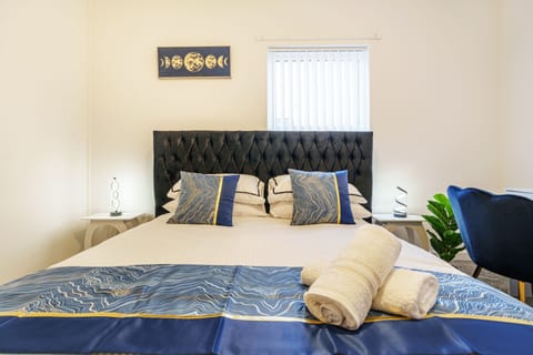 2 bedrooms, desk, iron/ironing board, free WiFi
