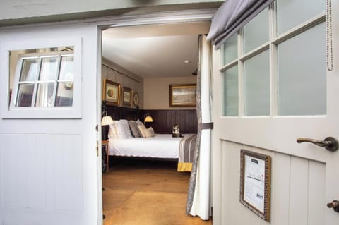 Comfy Accessible Double Room | Hypo-allergenic bedding, iron/ironing board, free WiFi, bed sheets