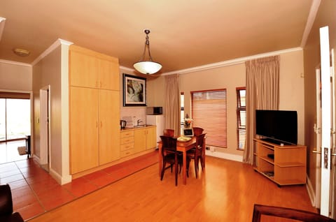 Executive Suite | In-room dining