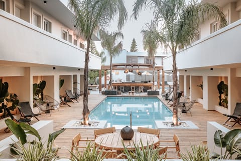Seasonal outdoor pool, pool umbrellas, sun loungers