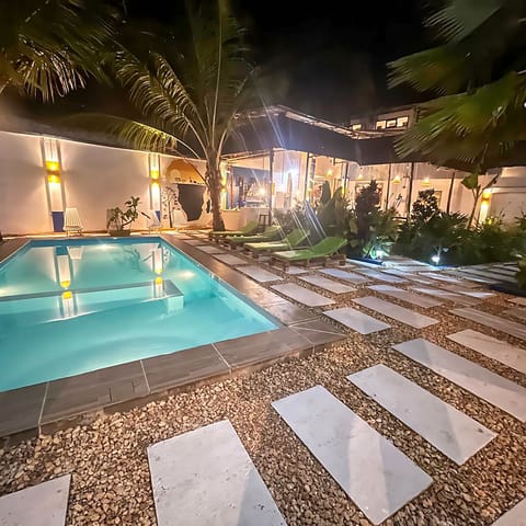 4 outdoor pools