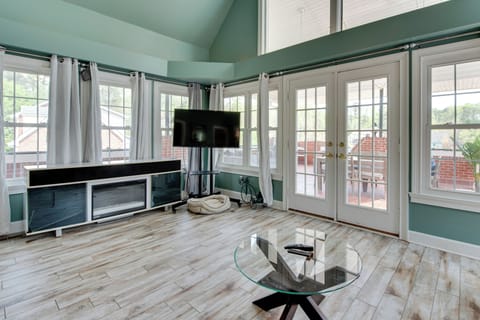 House (5 Bedrooms) | Interior