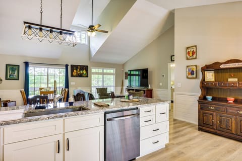 House (3 Bedrooms) | Interior