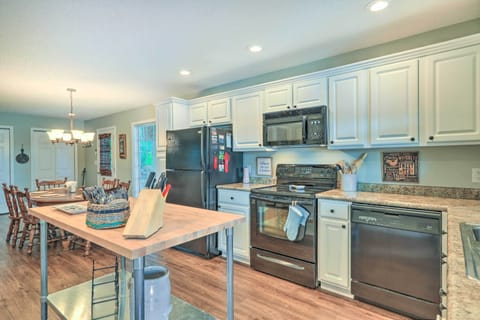 House (4 Bedrooms) | Interior