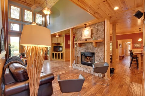 House (5 Bedrooms) | Interior