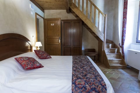 Superior Room | 1 bedroom, in-room safe, desk, iron/ironing board