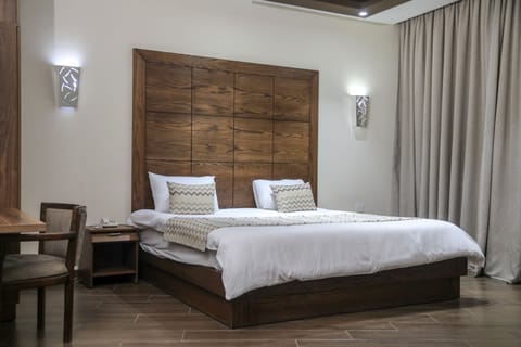 Deluxe Suite | Premium bedding, minibar, in-room safe, desk