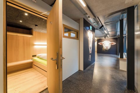 Capsule room in the basement | Soundproofing, free WiFi