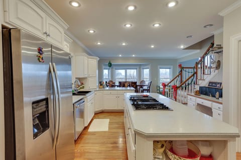 House (5 Bedrooms) | Interior