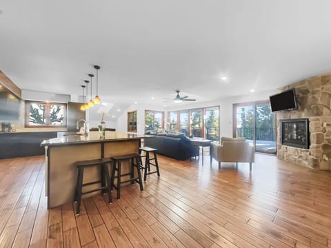 House, 5 Bedrooms | Dining