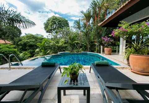 2 outdoor pools, sun loungers