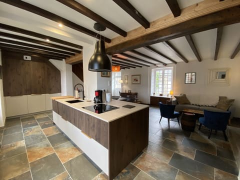 Deluxe Cottage, Private Bathroom | Private kitchen