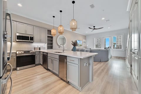 House, Multiple Beds, Balcony, Partial Ocean View | Private kitchen | Fridge, microwave, oven, stovetop