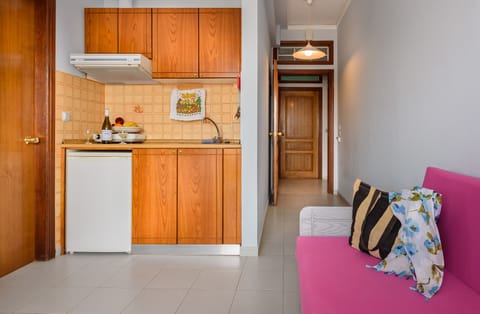 Studio (Triple) | In-room safe, iron/ironing board