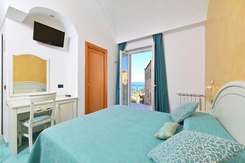 Superior Double or Twin Room, Balcony, Sea View | Individually decorated, individually furnished, desk, laptop workspace