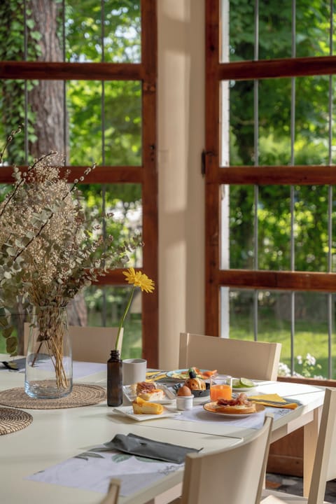 Free daily full breakfast