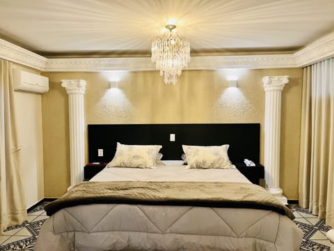 Premium Suite | Desk, laptop workspace, free WiFi