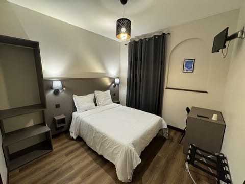 Premium bedding, individually decorated, individually furnished, desk