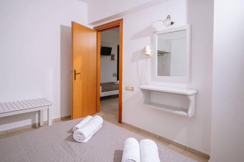 One Bedroom Apartment with Pool View | Desk, free cribs/infant beds, free WiFi, bed sheets