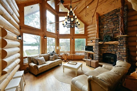 House, 4 Bedrooms | Living area | Smart TV