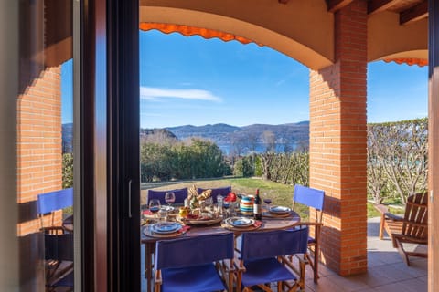 Family House, 3 Bedrooms, 2 Bathrooms (La Luna nel Lago - Lake View Garden &) | Dining