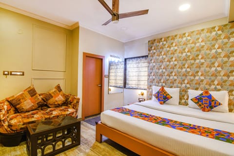 Luxury Suite | Egyptian cotton sheets, premium bedding, in-room safe, free WiFi