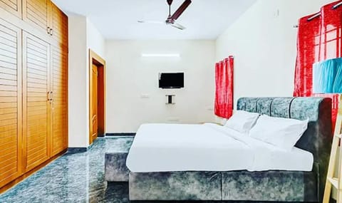 Premium Room | Egyptian cotton sheets, premium bedding, in-room safe, free WiFi