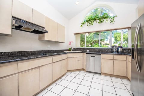 House, Accessible | Private kitchen | Cookware/dishes/utensils
