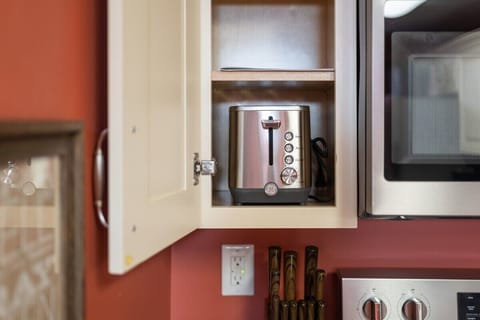 Apartment, Private Bathroom (The Urban Cowboy) | Private kitchen