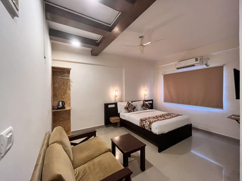 Executive Room | Iron/ironing board, free WiFi