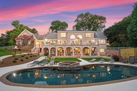 House (5 Bedrooms) | Interior