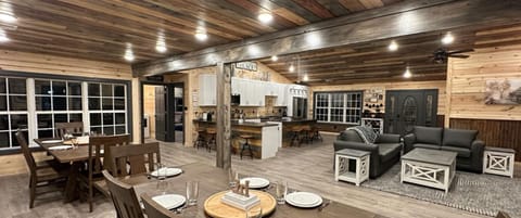 Signature Cabin | In-room dining