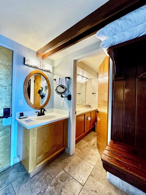 Traditional Room, Ensuite, Sea View (Cliffside Ground 2 Double) No Pet Friendly | Premium bedding, iron/ironing board, cribs/infant beds, rollaway beds