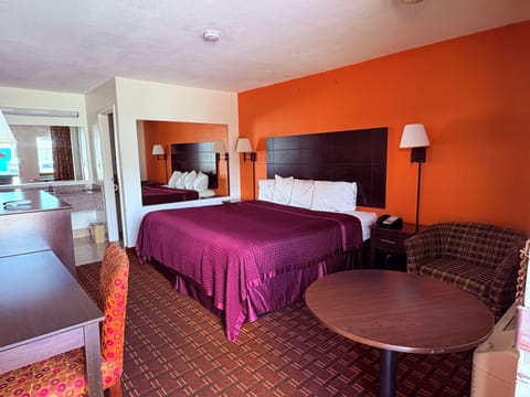 Basic Single Room, 1 King Bed, Non Smoking | Desk, laptop workspace, free WiFi, bed sheets