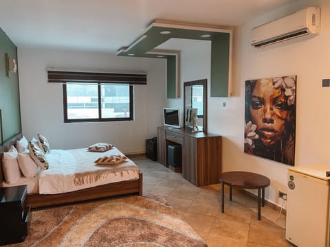 Executive Room | Desk, iron/ironing board (on request), WiFi (free)