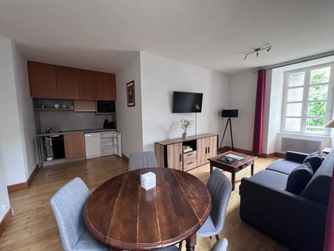 Apartment | Private kitchen | Fridge, microwave, oven, stovetop