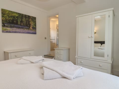 2 bedrooms, individually decorated, individually furnished, free WiFi