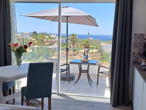 Exclusive Studio Suite | Free WiFi, bed sheets