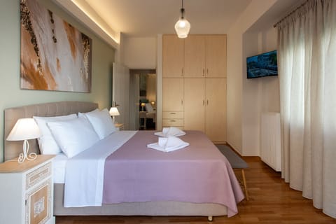 Luxury Apartment | 2 bedrooms, hypo-allergenic bedding, in-room safe, blackout drapes