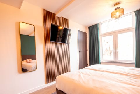 Standard Double Room | Hypo-allergenic bedding, memory foam beds, in-room safe, desk