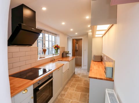 Dishwasher, cookware/dishes/utensils